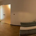 Newly Renovated 2 Downtown * ニトラ
