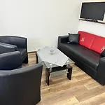 Newly Renovated 2 Downtown