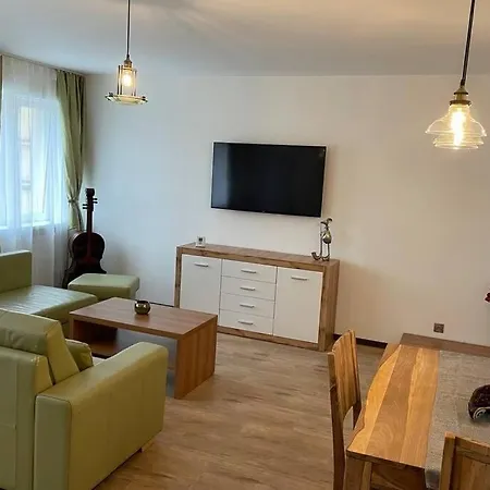 Newly Renovated 2 Downtown *