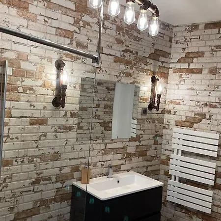 Newly Renovated 2 Downtown * Nitra