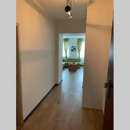 아파트 Newly Renovated 2 Downtown 니트라