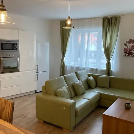 아파트 Newly Renovated 2 Downtown 니트라