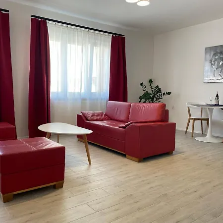 Newly Renovated 2 Downtown *